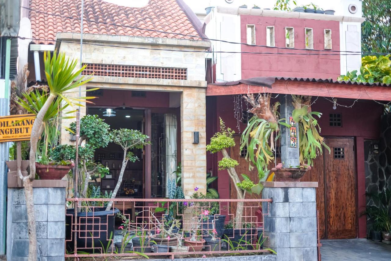 Unique Homestay 443 Джокьякарта Экстерьер фото